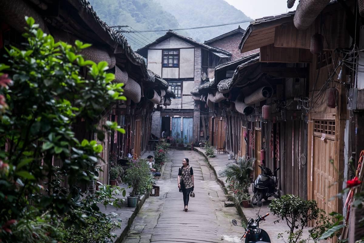 中美摊牌时机已到？美冲踏上红线，关键时刻，中方拒绝另起炉灶
